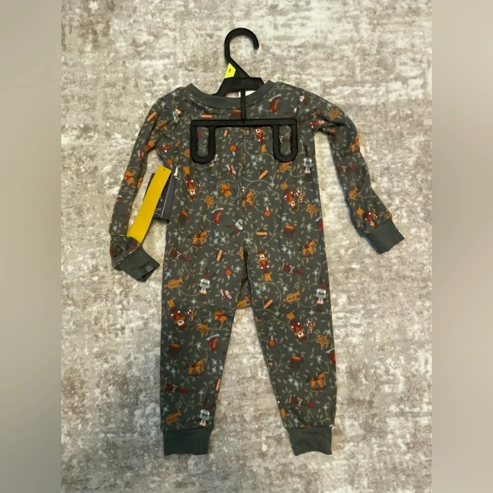 Modern Moments Cozy Kids' Pajama Set with Fun Pattern size 3T-NWT